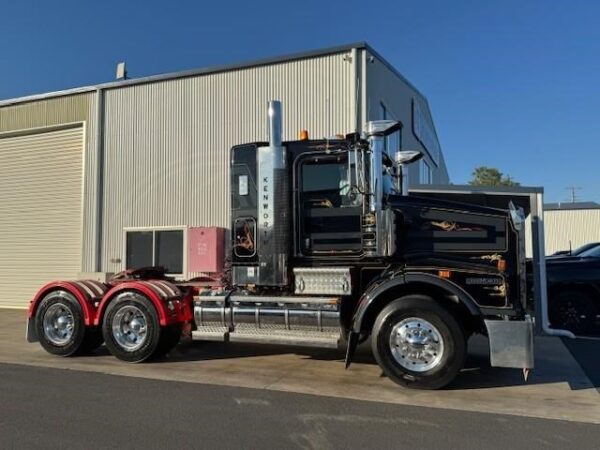 2017 KENWORTH T659