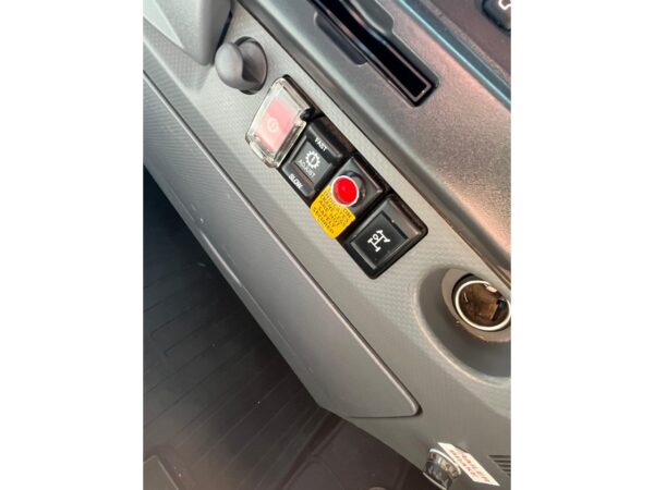 2017 ISUZU NPR75-190 - Image 19