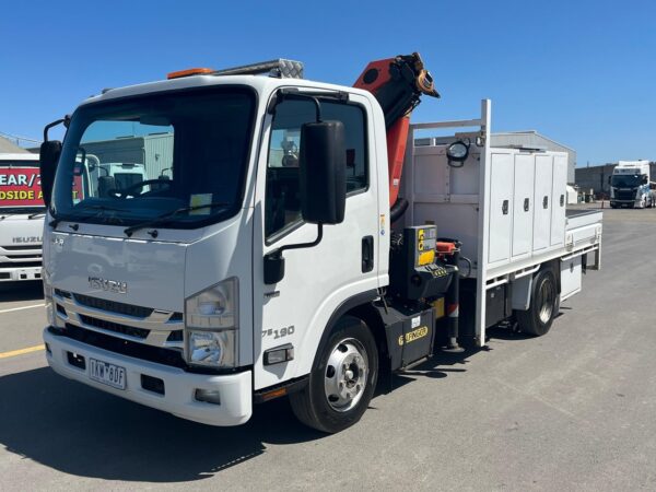 2017 ISUZU NPR75-190 - Image 4