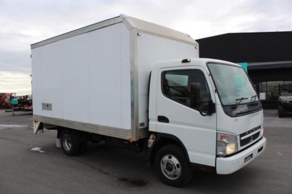 2009 FUSO CANTER - Image 2