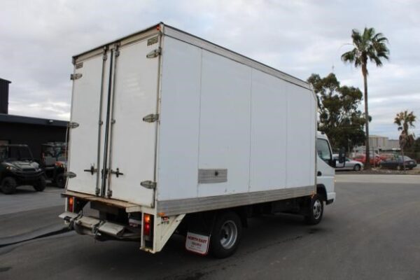 2009 FUSO CANTER - Image 4