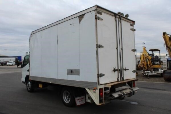 2009 FUSO CANTER - Image 6