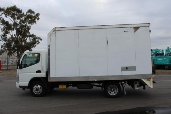 2009 FUSO CANTER - Image 7