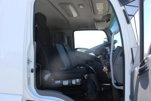 2011 ISUZU FRR600 - Image 12