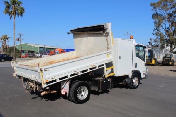 2016 ISUZU NPR 65/45-190 - Image 11