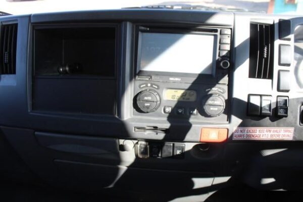 2016 ISUZU NPR 65/45-190 - Image 16