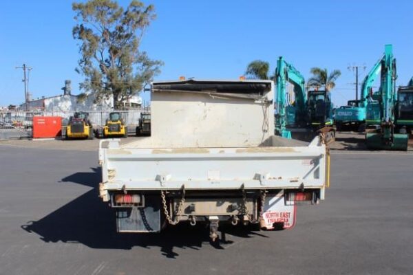 2016 ISUZU NPR 65/45-190 - Image 6