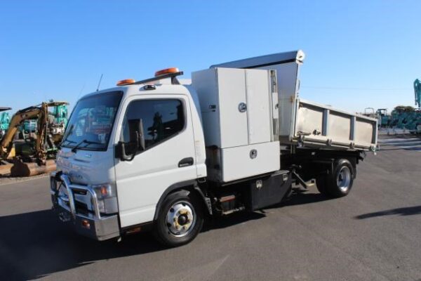 2015 FUSO CANTER 815