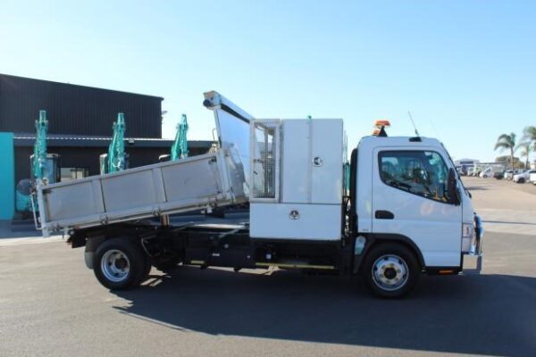 2015 FUSO CANTER 815 - Image 11