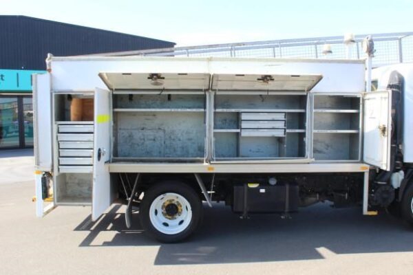 2011 ISUZU NQR450 - Image 15