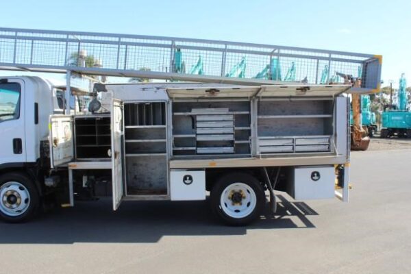 2011 ISUZU NQR450 - Image 8
