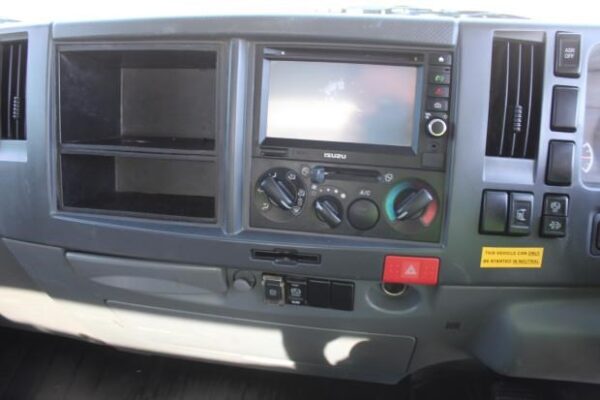 2011 ISUZU NQR450 - Image 12
