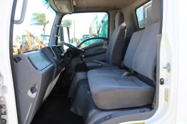 2011 ISUZU NQR450 - Image 17