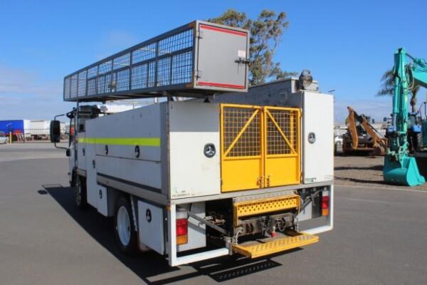 2011 ISUZU NQR450 - Image 7