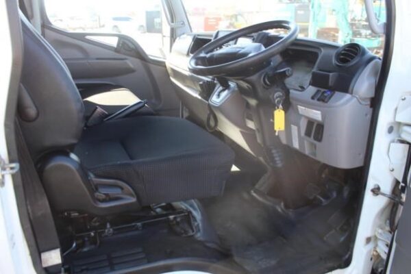 2017 FUSO CANTER 815 - Image 11