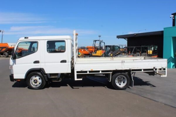 2017 FUSO CANTER 815 - Image 9