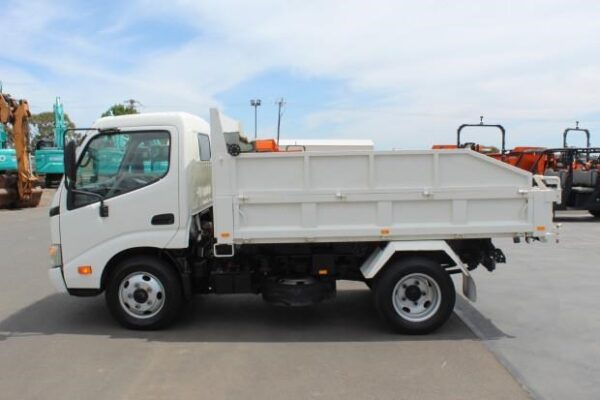 2010 HINO 300 SERIES - 614 - Image 11