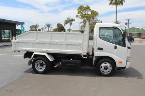 2010 HINO 300 SERIES - 614 - Image 7