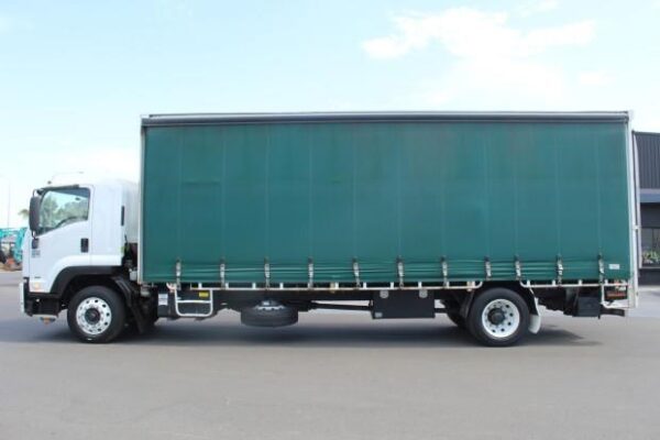 2011 ISUZU FTR900 - Image 10