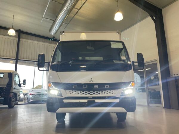 2024 FUSO CANTER 515 - Image 2