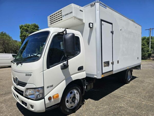 2020 HINO DUTRO