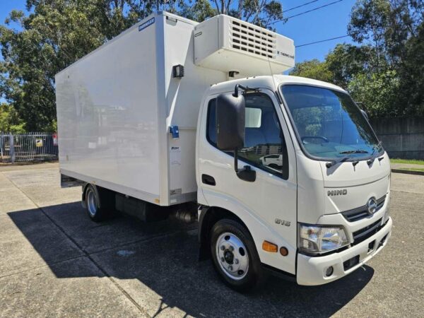 2020 HINO DUTRO - Image 4