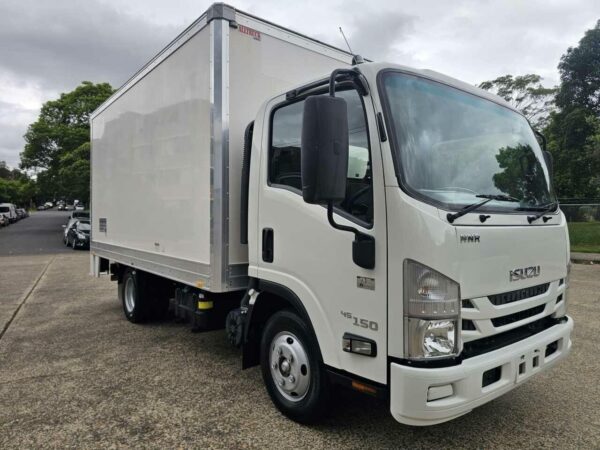 2018 ISUZU NNR