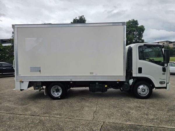 2018 ISUZU NNR - Image 2