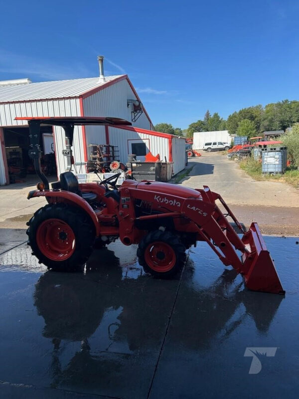 2021 KUBOTA L3901HST - Image 2