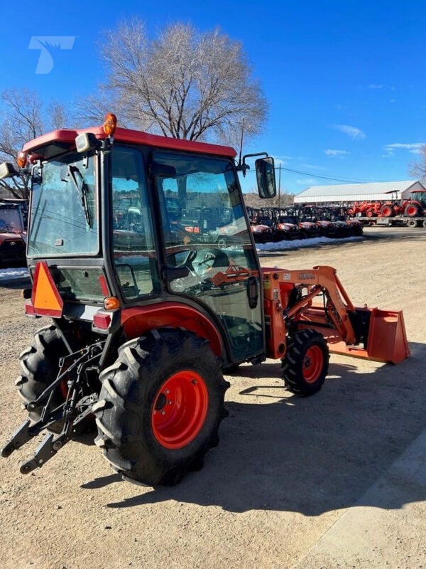 2011 KUBOTA B3000HSDCC - Image 2