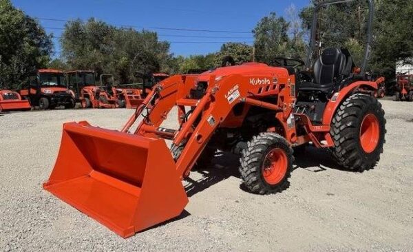 2023 KUBOTA LX4020HSD - Image 4