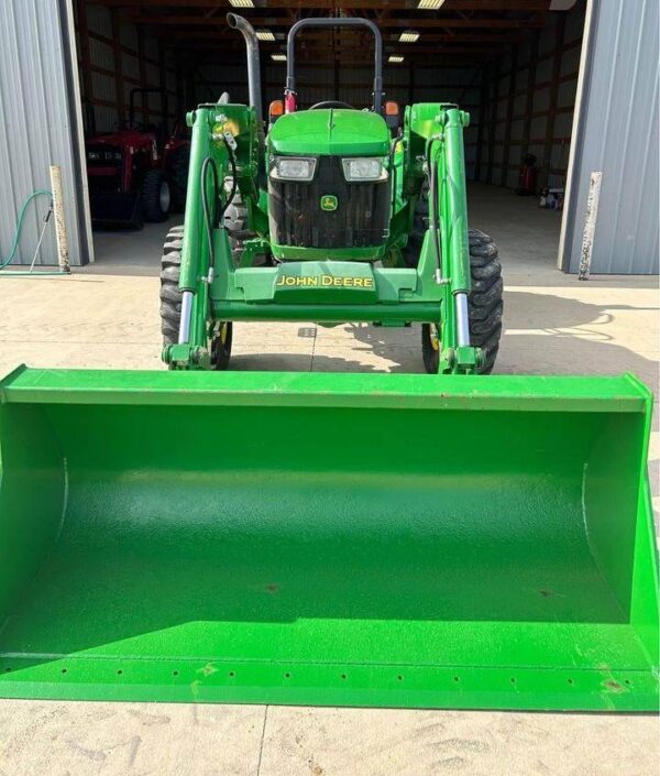 2017 JOHN DEERE 5055E - Image 4