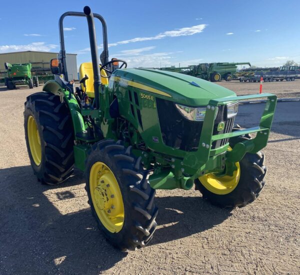 2022 JOHN DEERE 5045E - Image 6