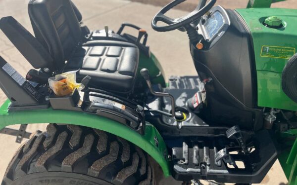 2015 JOHN DEERE 2025R - Image 8