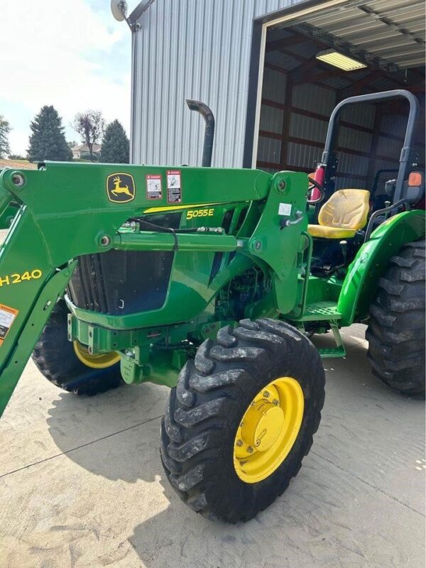 2017 JOHN DEERE 5055E - Image 2